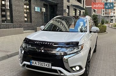 Позашляховик / Кросовер Mitsubishi Outlander 2018 в Броварах