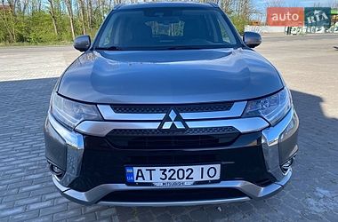 Внедорожник / Кроссовер Mitsubishi Outlander 2018 в Снятине