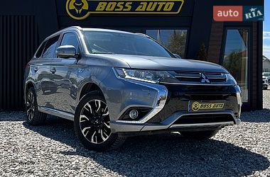 Внедорожник / Кроссовер Mitsubishi Outlander 2016 в Коломые
