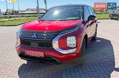 Внедорожник / Кроссовер Mitsubishi Outlander 2023 в Львове