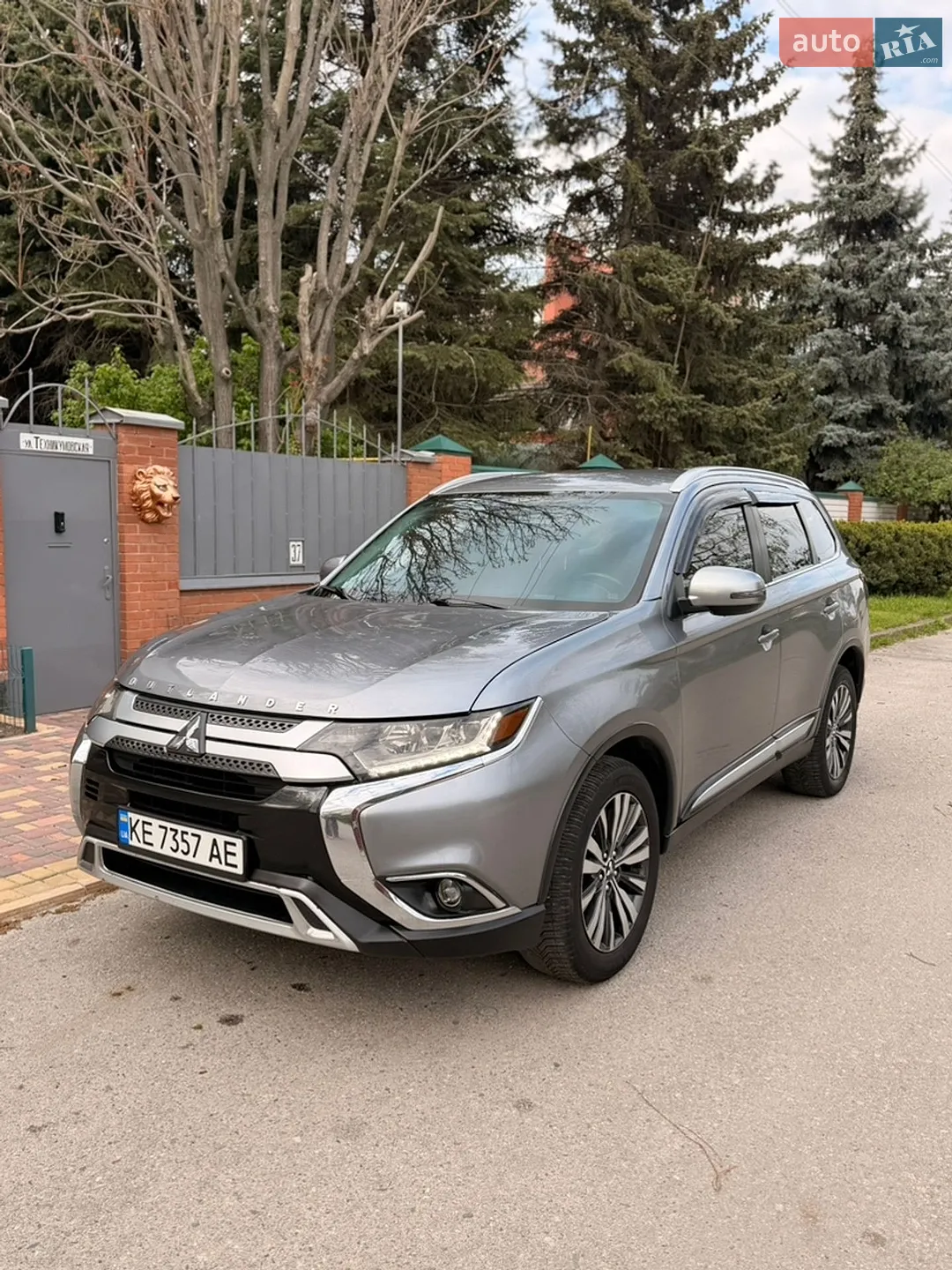 2019 Mitsubishi Outlander - фото 1