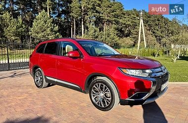 Внедорожник / Кроссовер Mitsubishi Outlander 2016 в Золочеве