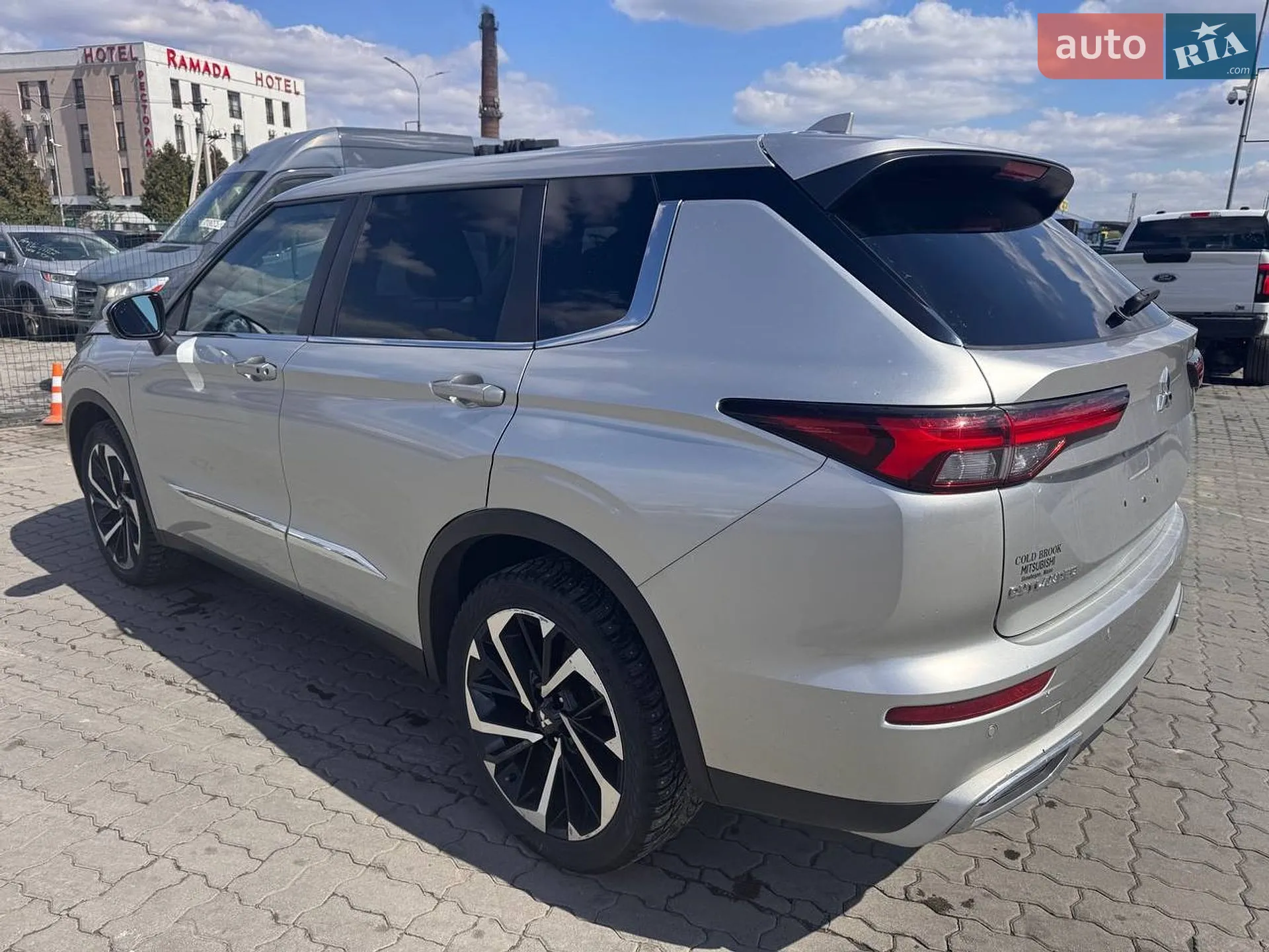 2021 Mitsubishi Outlander - мініатюра 7