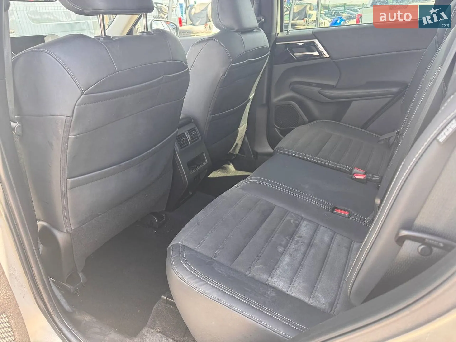 2021 Mitsubishi Outlander - мініатюра 16