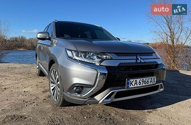 Внедорожник / Кроссовер Mitsubishi Outlander 2019 в Киеве