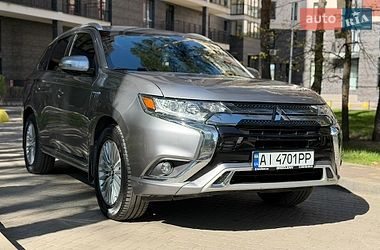 Внедорожник / Кроссовер Mitsubishi Outlander 2019 в Киеве