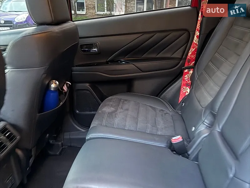 Mitsubishi Outlander 2016 VIN JA4JZ4AX3HZ019513 фото оголошення 18 з 83