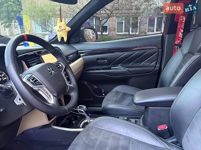 Mitsubishi Outlander 2016 VIN JA4JZ4AX3HZ019513 фото оголошення 12 з 83