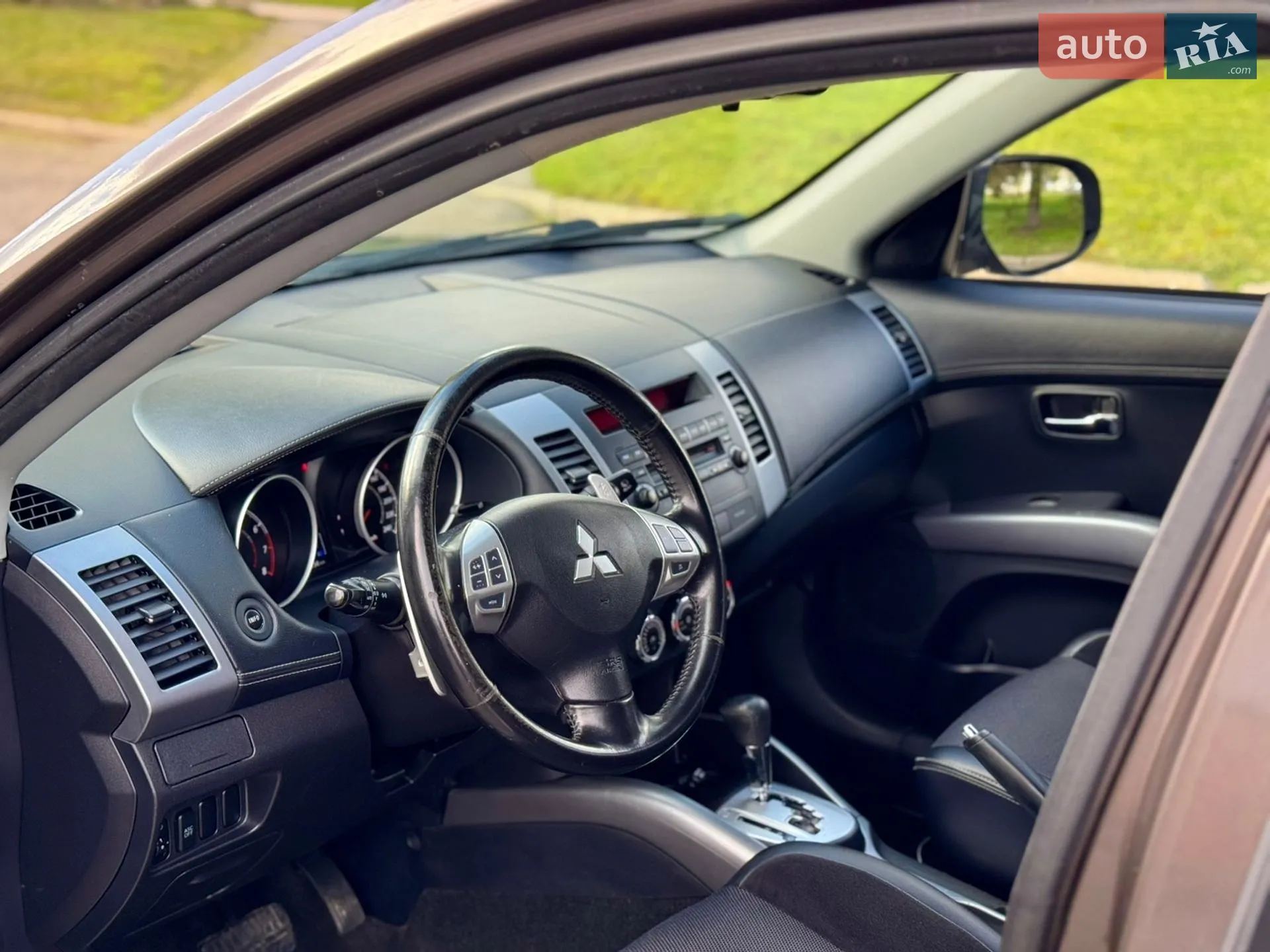 2010 Mitsubishi Outlander - мініатюра 12