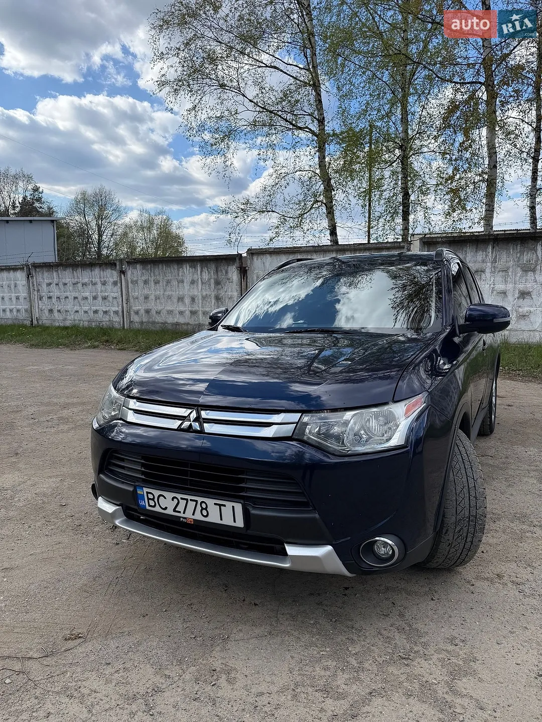 2014 Mitsubishi Outlander - фото 1