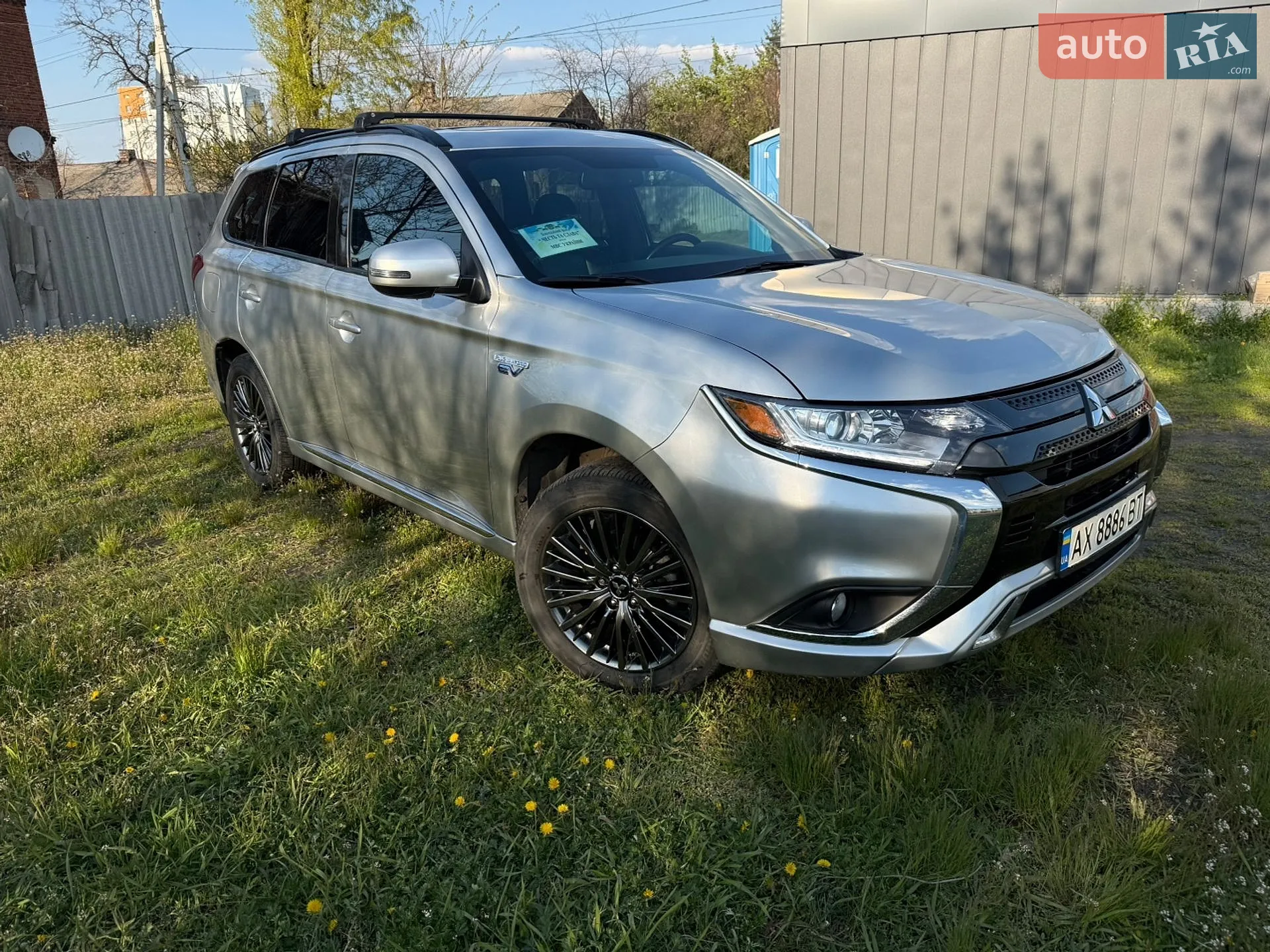 2022 Mitsubishi Outlander - фото 1