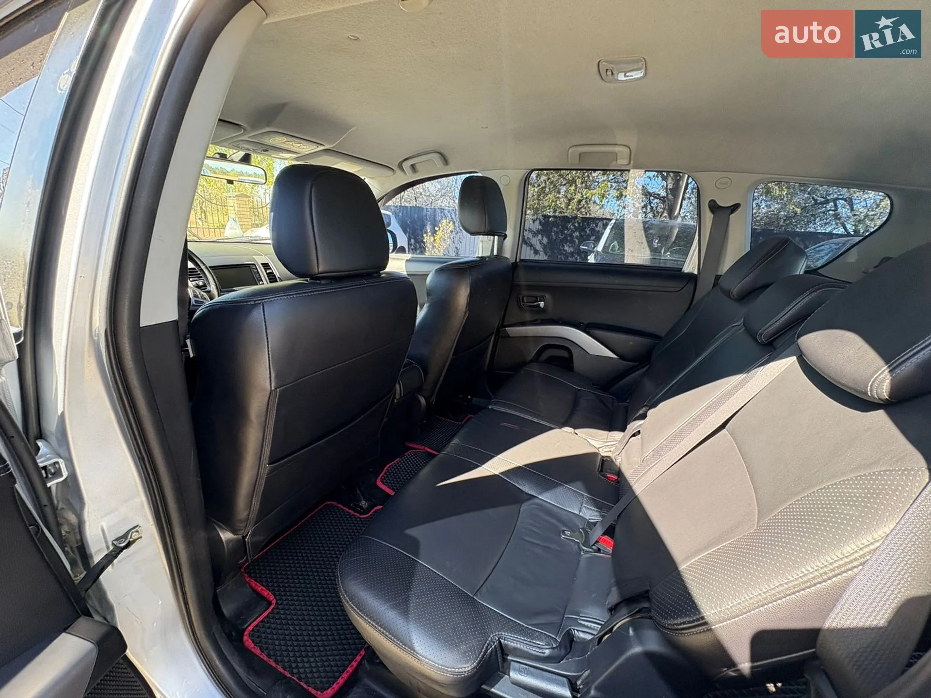 2010 Mitsubishi Outlander - мініатюра 21