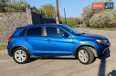 Позашляховик / Кросовер Mitsubishi Outlander 2017 в Києві