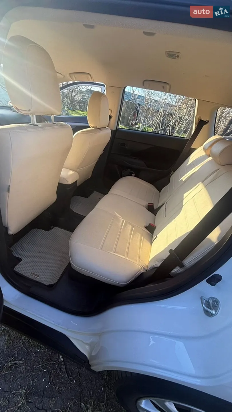 2012 Mitsubishi Outlander - мініатюра 14