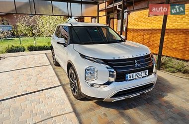 Позашляховик / Кросовер Mitsubishi Outlander 2023 в Києві