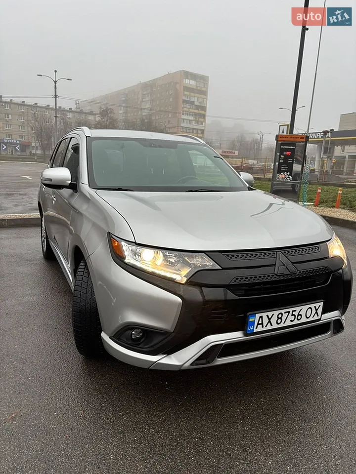 2018 Mitsubishi Outlander - мініатюра 13