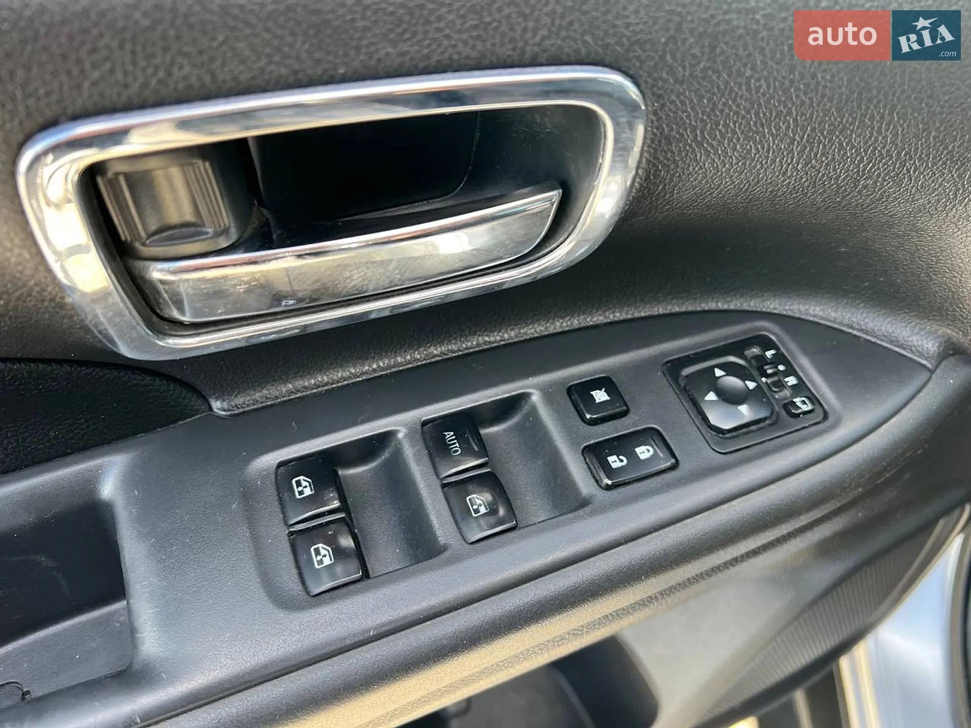 2015 Mitsubishi Outlander - мініатюра 17