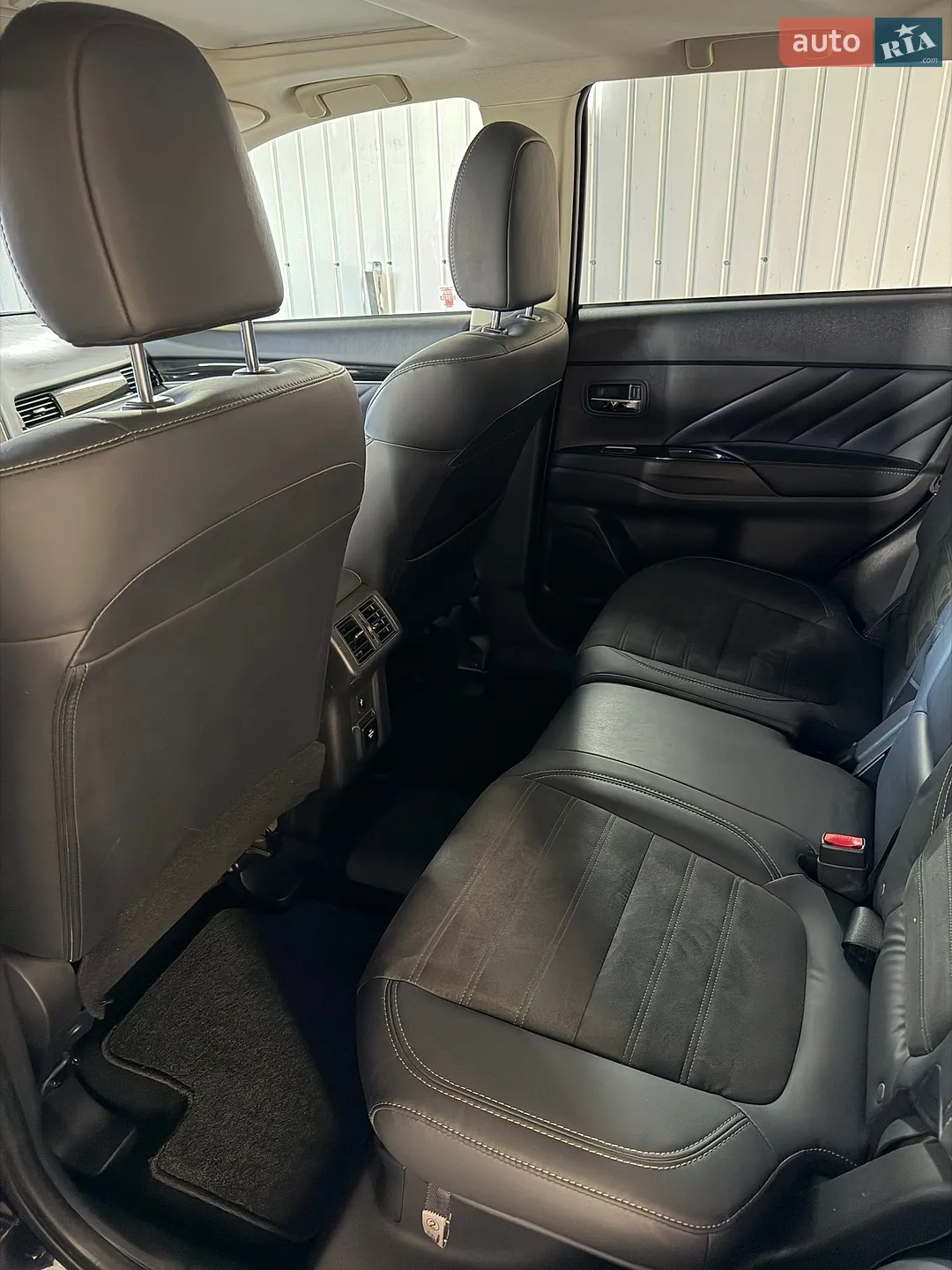 2020 Mitsubishi Outlander - мініатюра 8