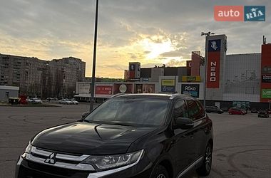 Внедорожник / Кроссовер Mitsubishi Outlander 2015 в Харькове