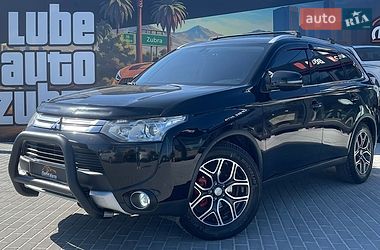Внедорожник / Кроссовер Mitsubishi Outlander 2015 в Львове