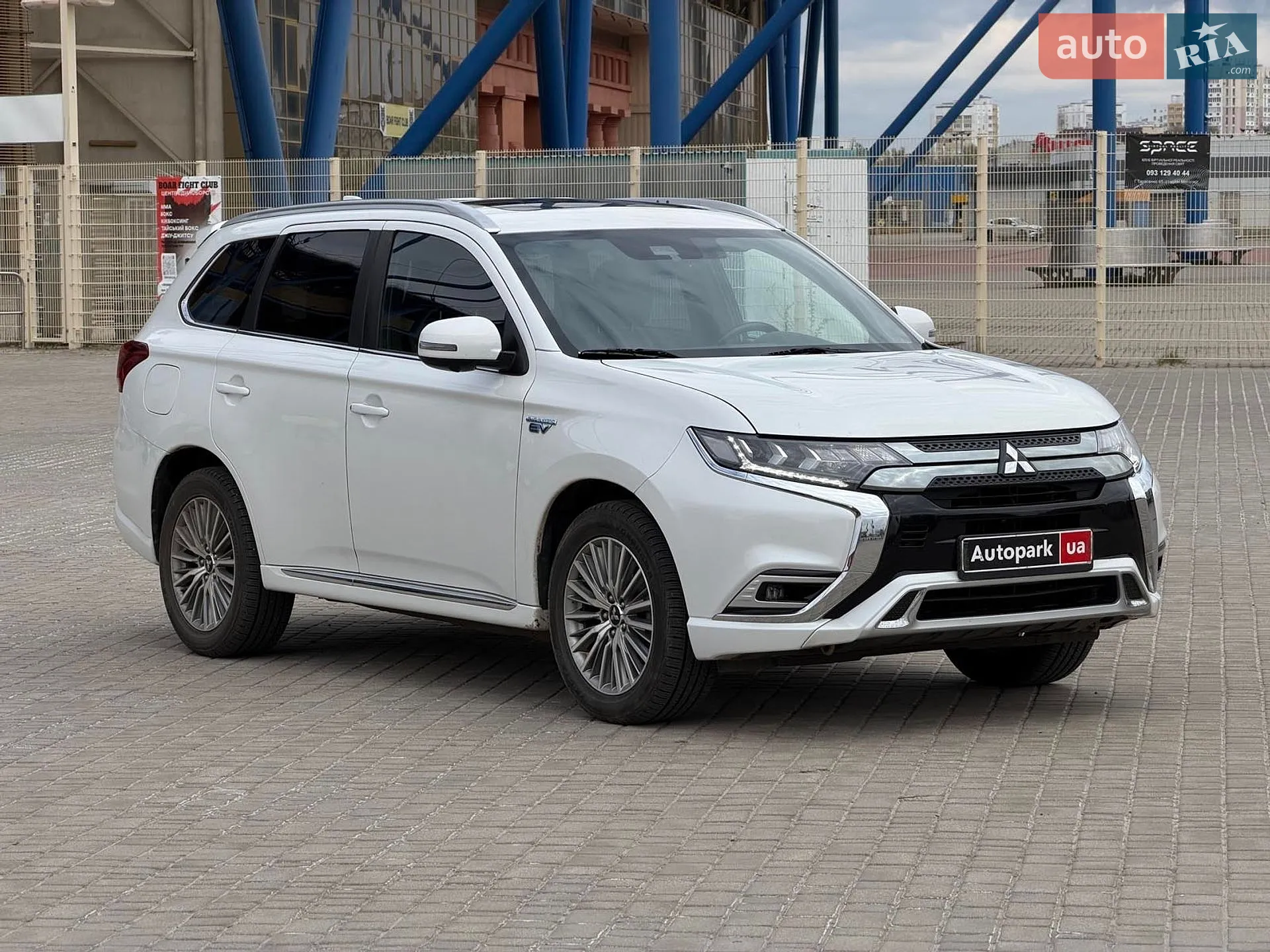 2020 Mitsubishi Outlander - мініатюра 3