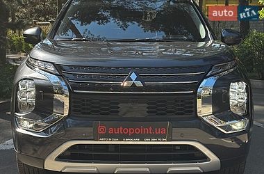 Внедорожник / Кроссовер Mitsubishi Outlander 2024 в Белогородке