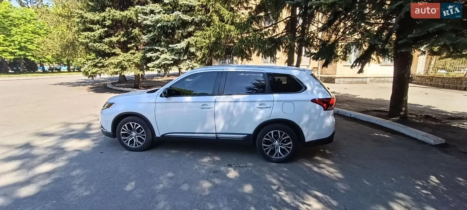 2015 Mitsubishi Outlander - мініатюра 16