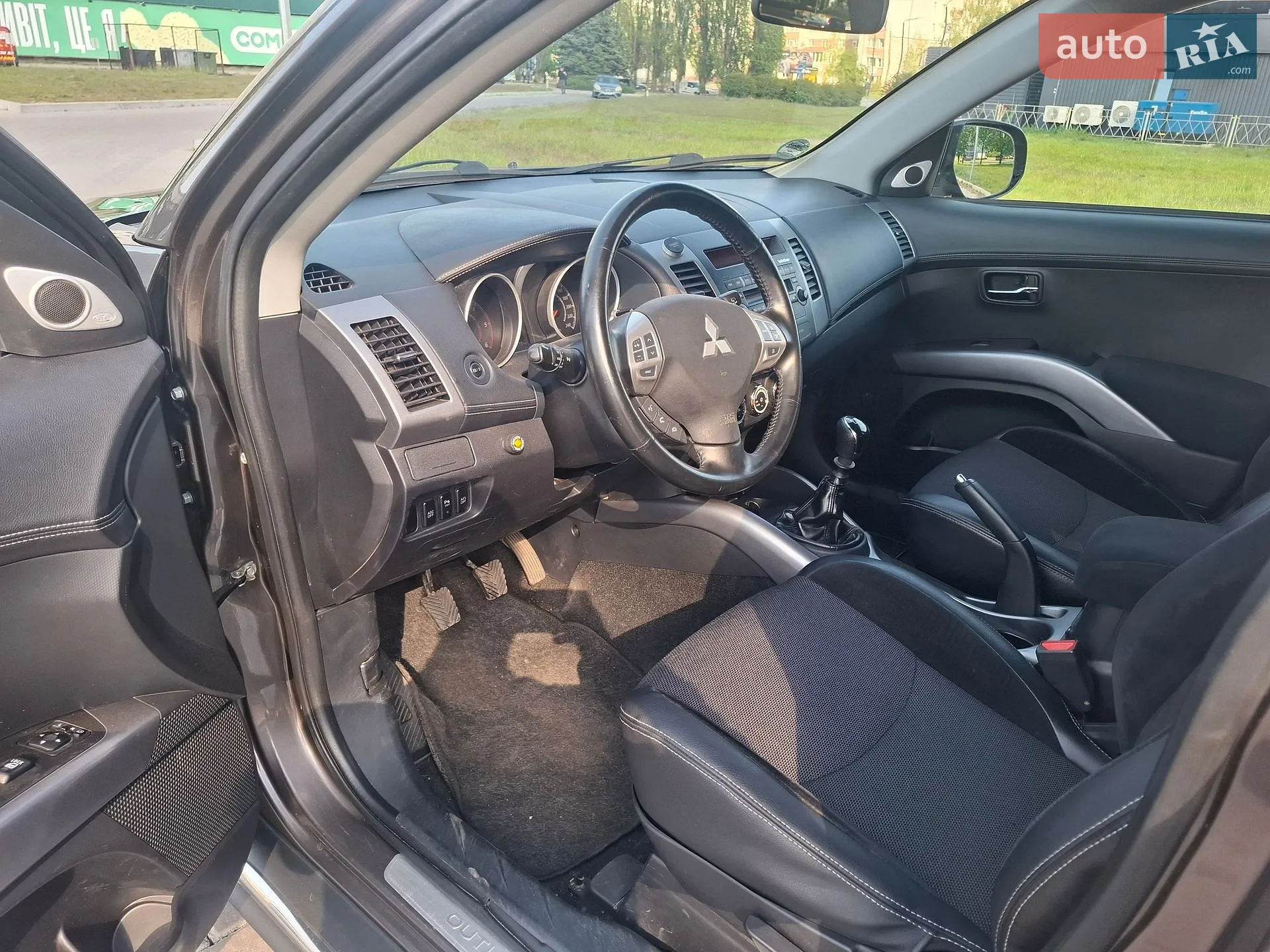 2010 Mitsubishi Outlander - мініатюра 13