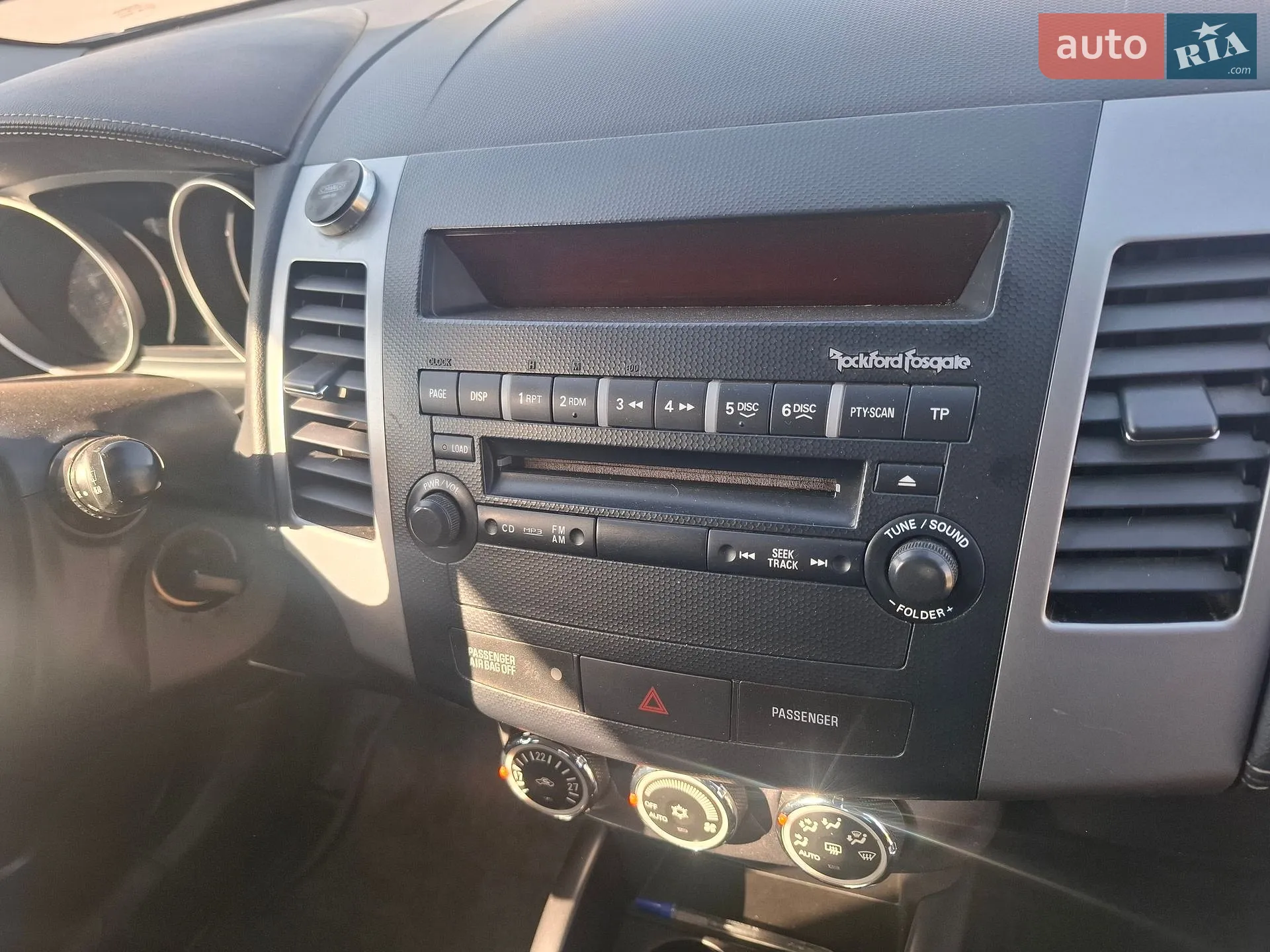 2010 Mitsubishi Outlander - мініатюра 32