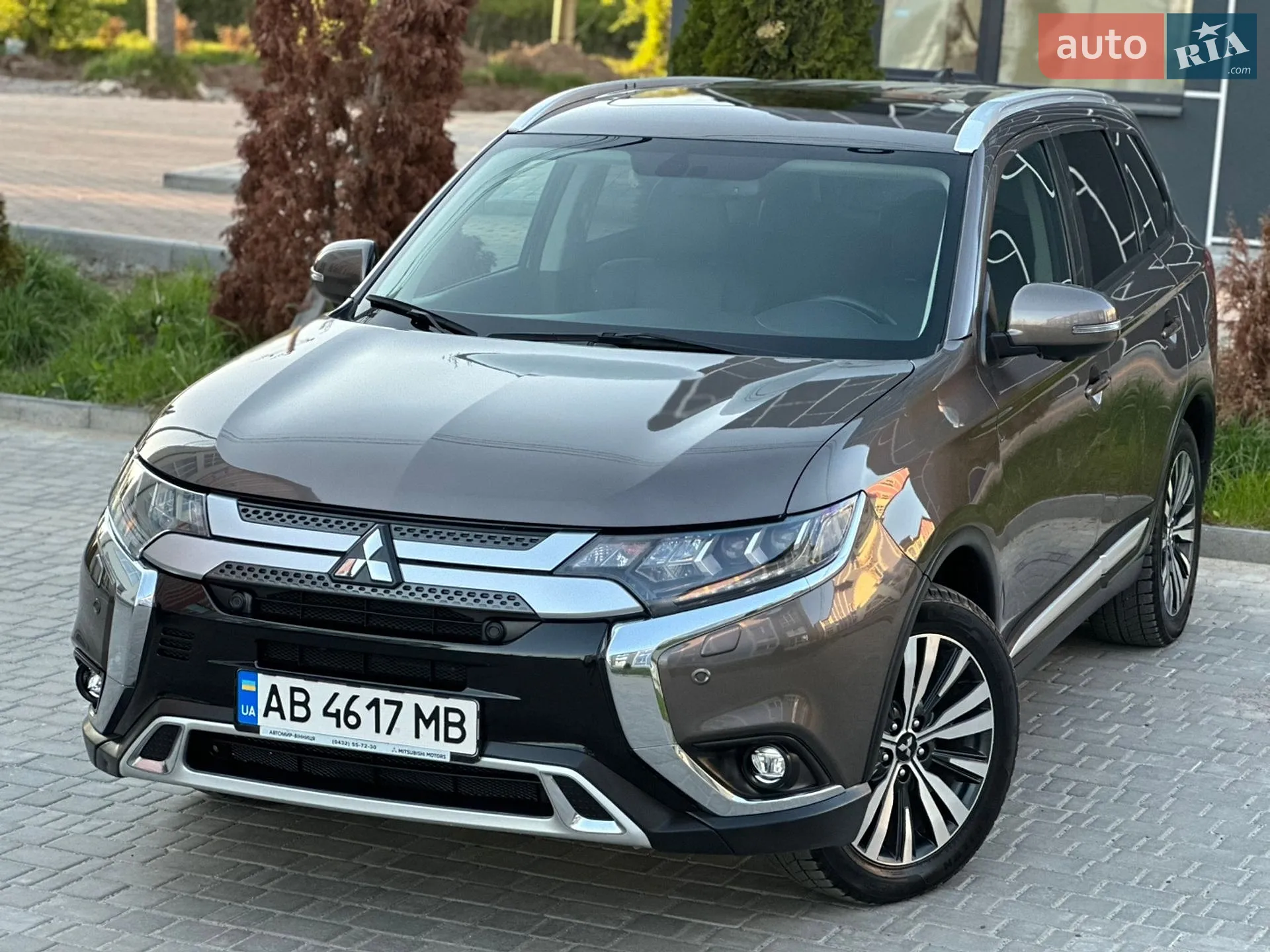 2019 Mitsubishi Outlander - фото 1
