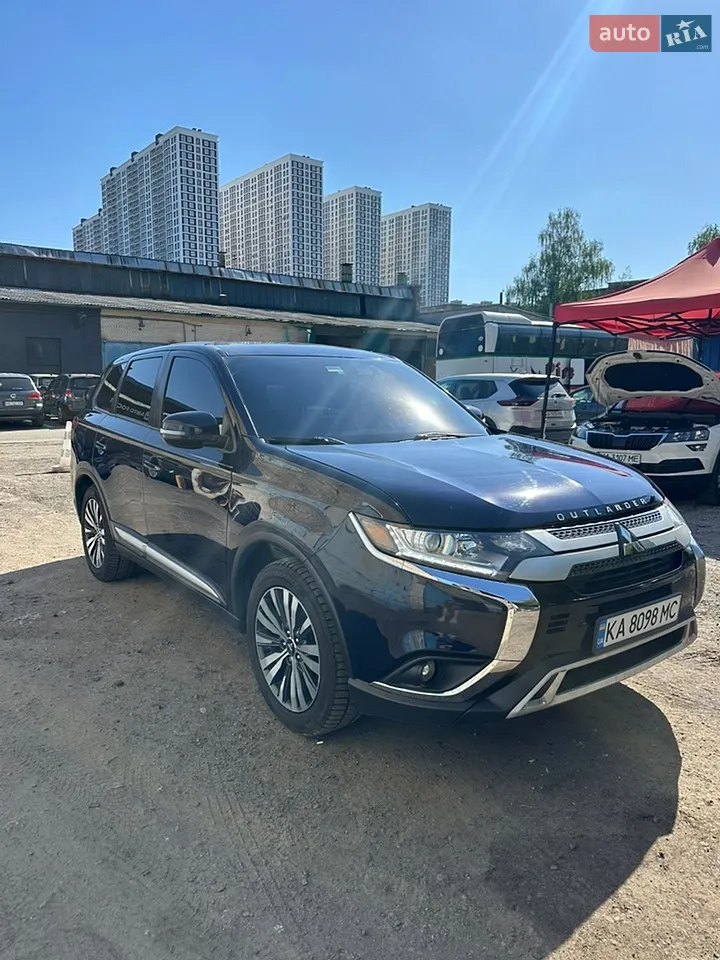 2020 Mitsubishi Outlander - мініатюра 17