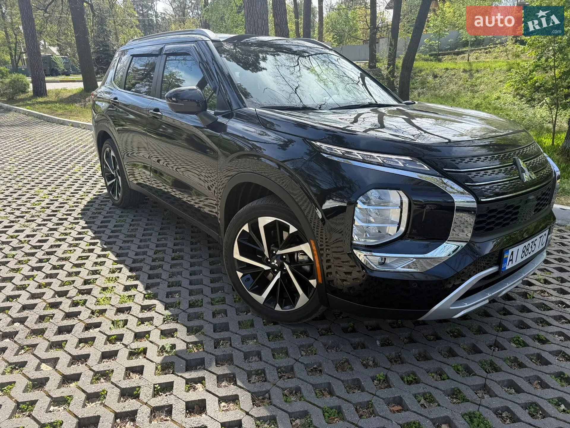 2023 Mitsubishi Outlander - фото 1