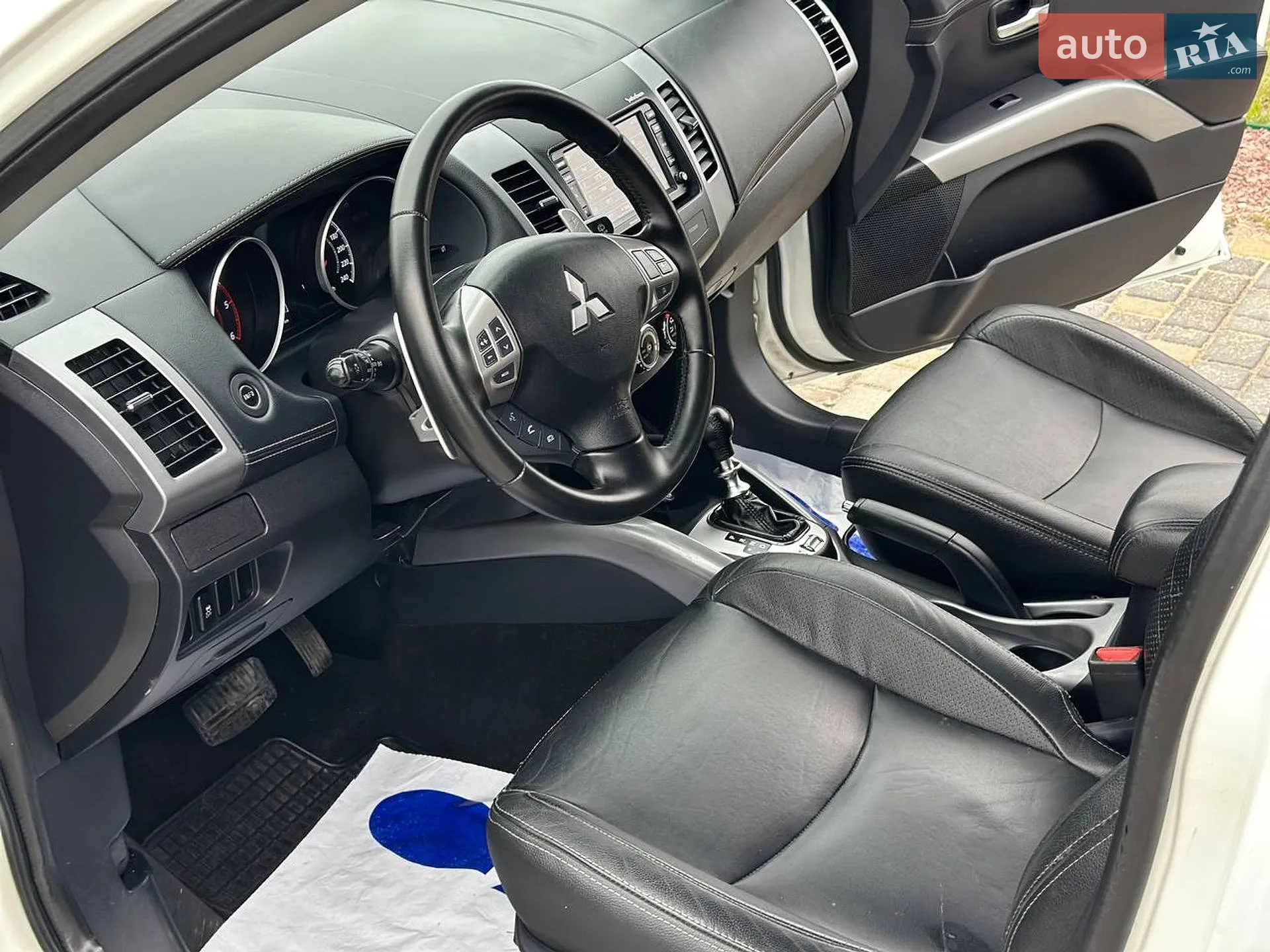 2012 Mitsubishi Outlander - мініатюра 13