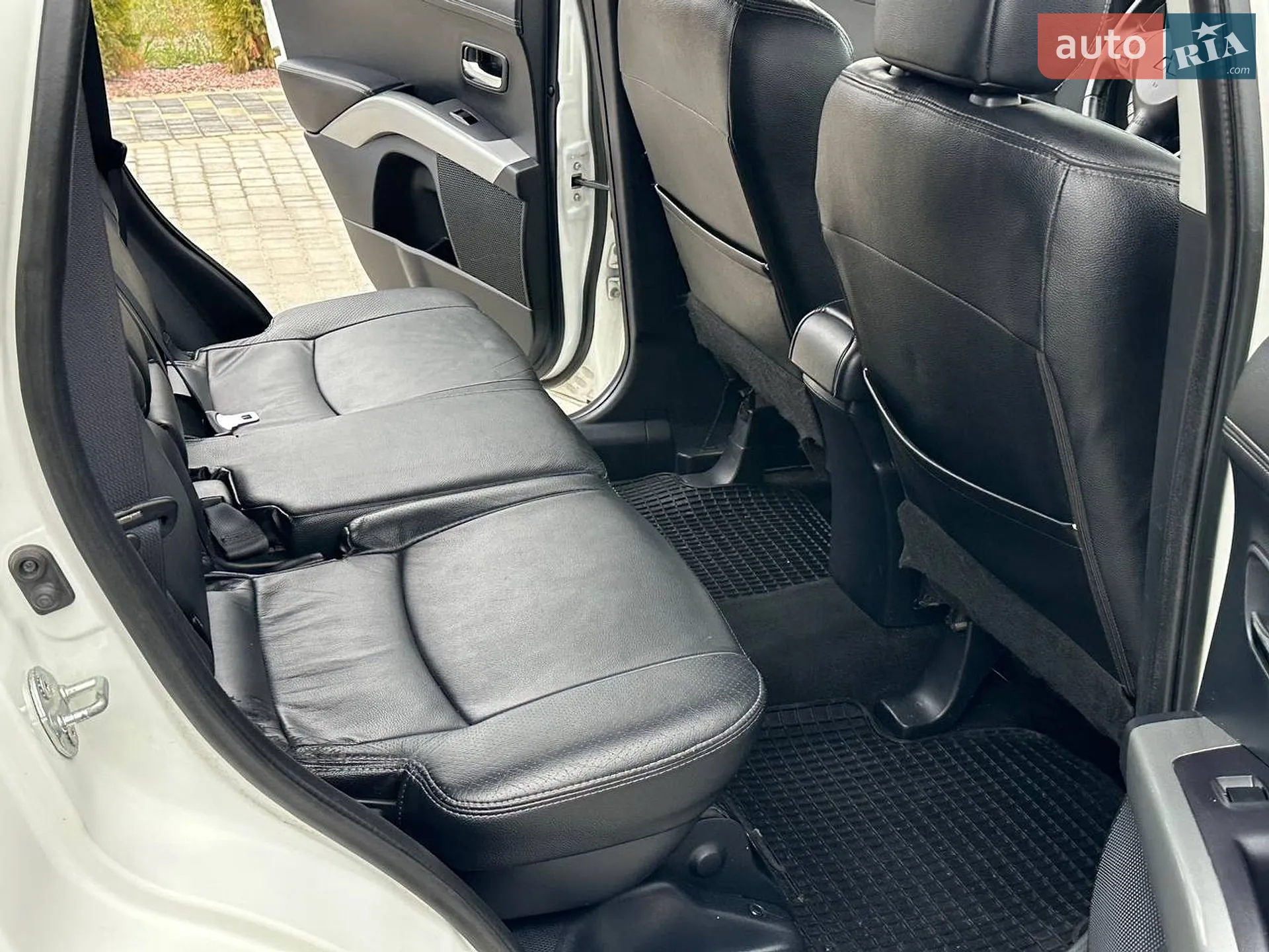 2012 Mitsubishi Outlander - мініатюра 27