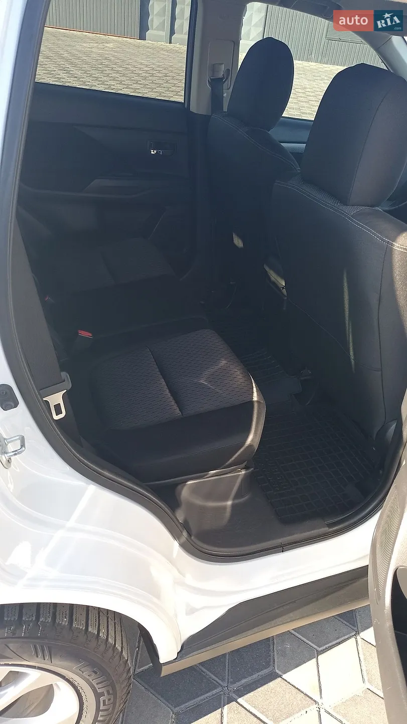 2013 Mitsubishi Outlander - мініатюра 13