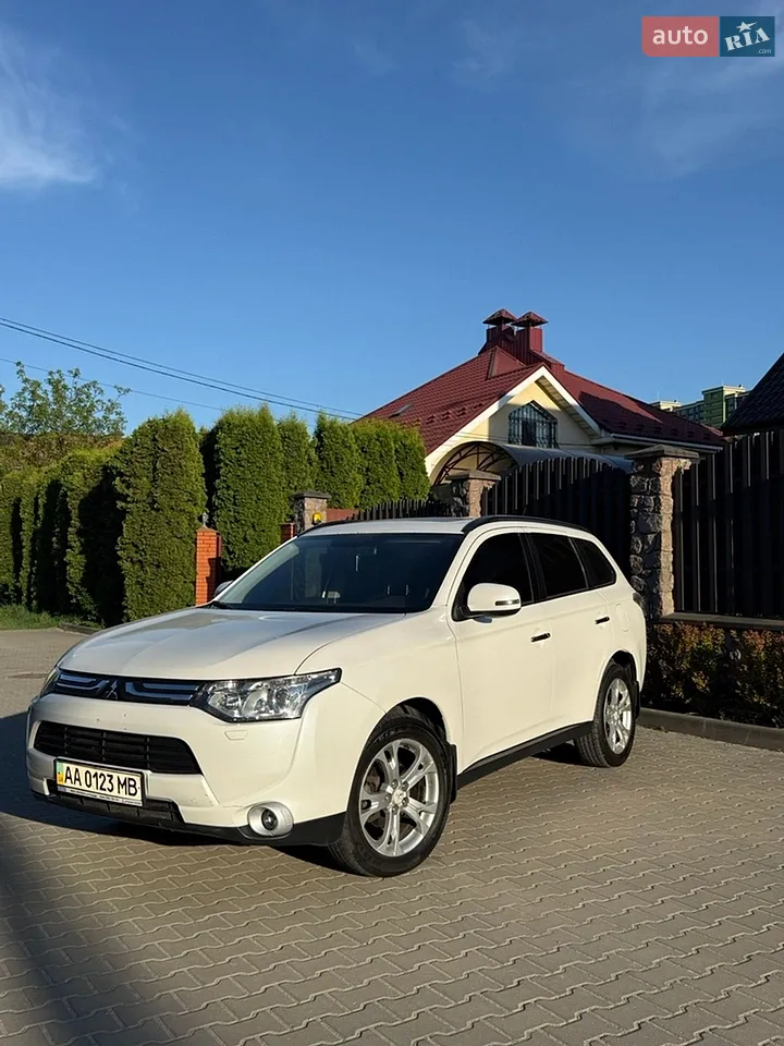 2013 Mitsubishi Outlander - мініатюра 13