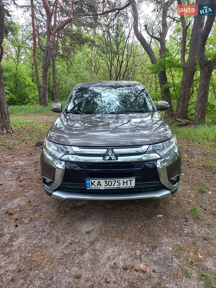 2017 Mitsubishi Outlander - мініатюра 16