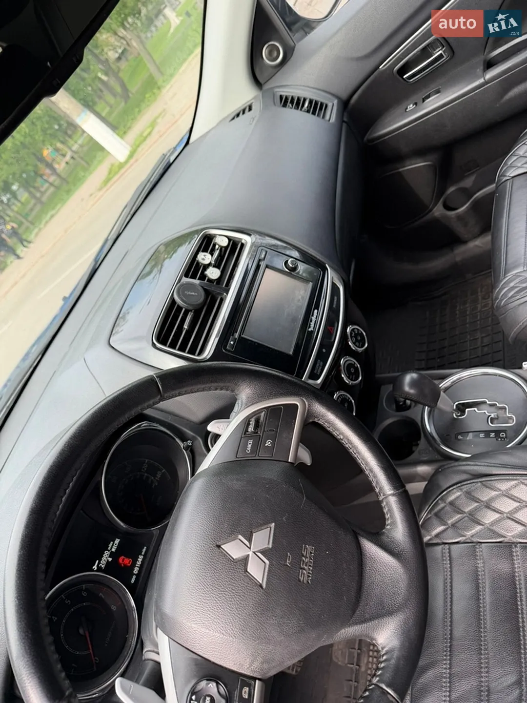 2015 Mitsubishi Outlander - фото 1