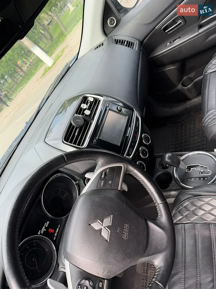 2014 Mitsubishi Outlander - мініатюра 17