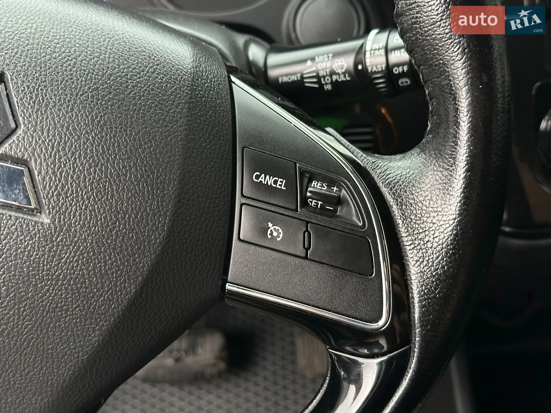 2016 Mitsubishi Outlander - мініатюра 32