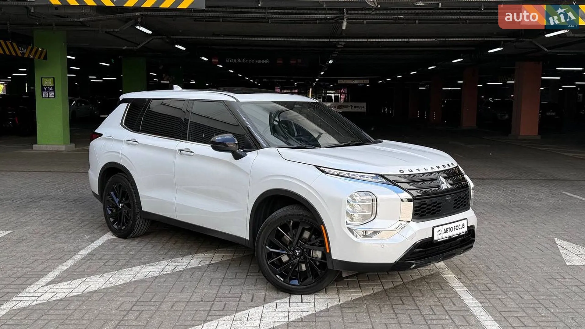2022 Mitsubishi Outlander - фото 1