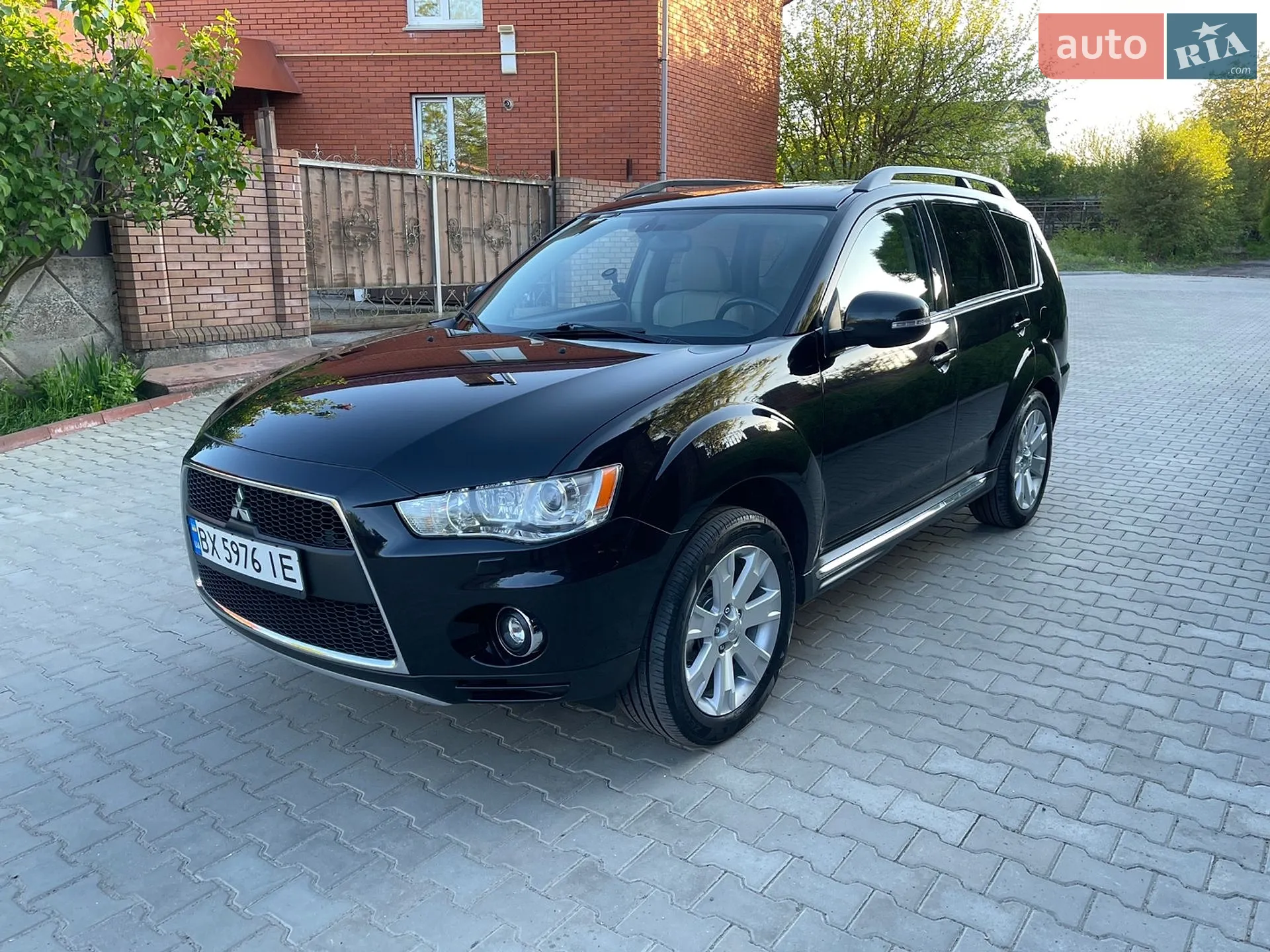 2011 Mitsubishi Outlander - фото 1