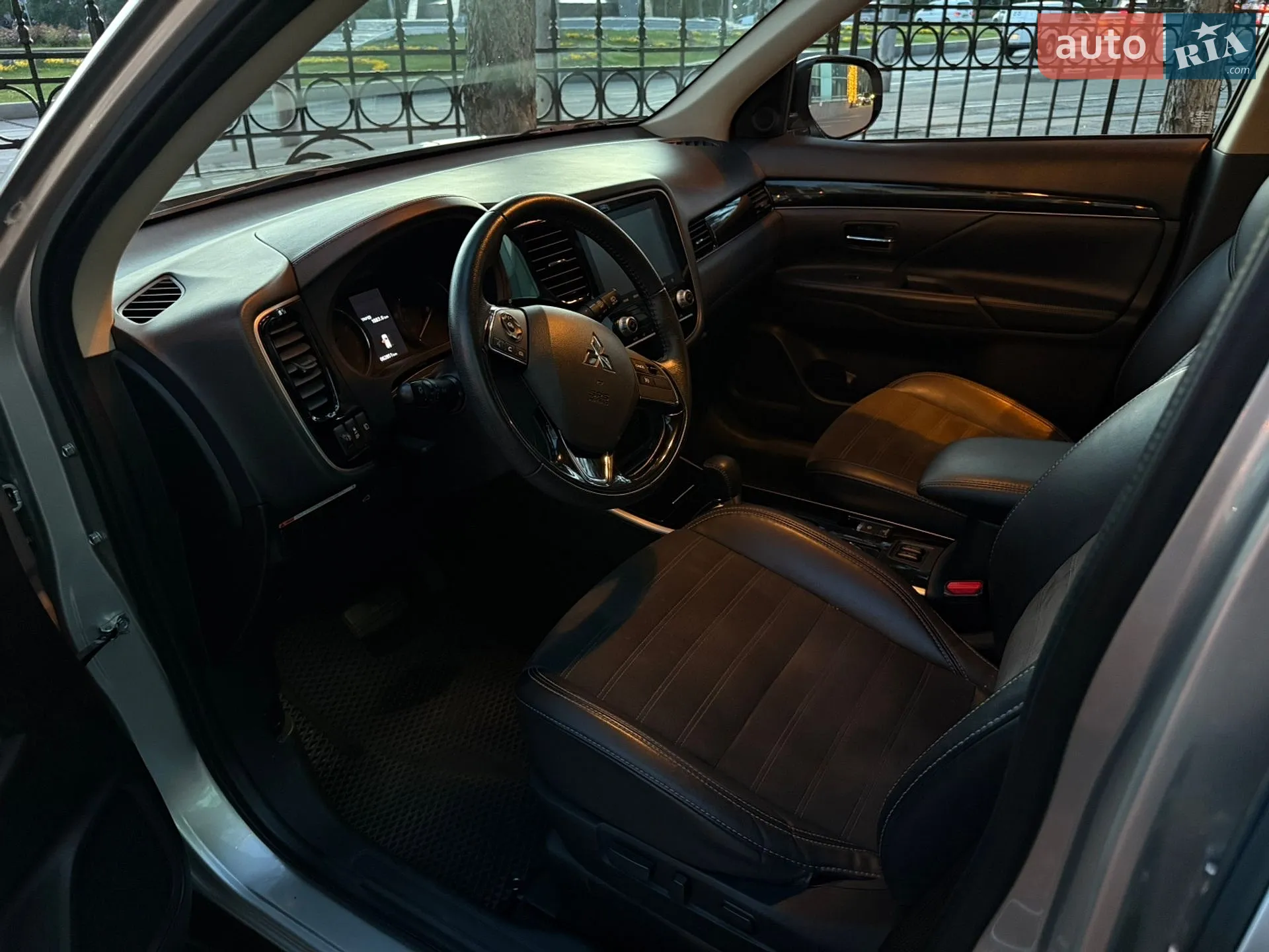 2019 Mitsubishi Outlander - мініатюра 13