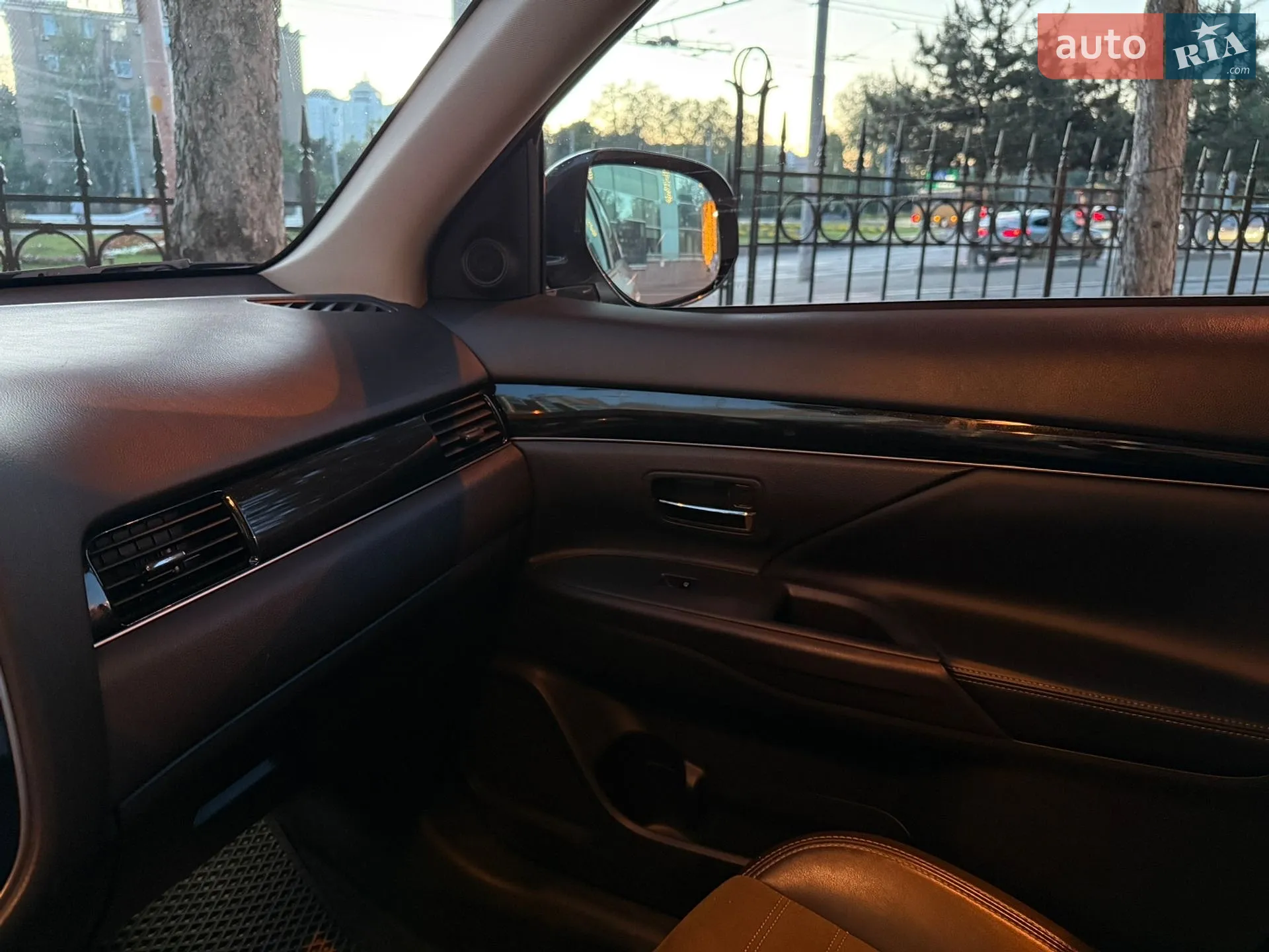 2019 Mitsubishi Outlander - мініатюра 16
