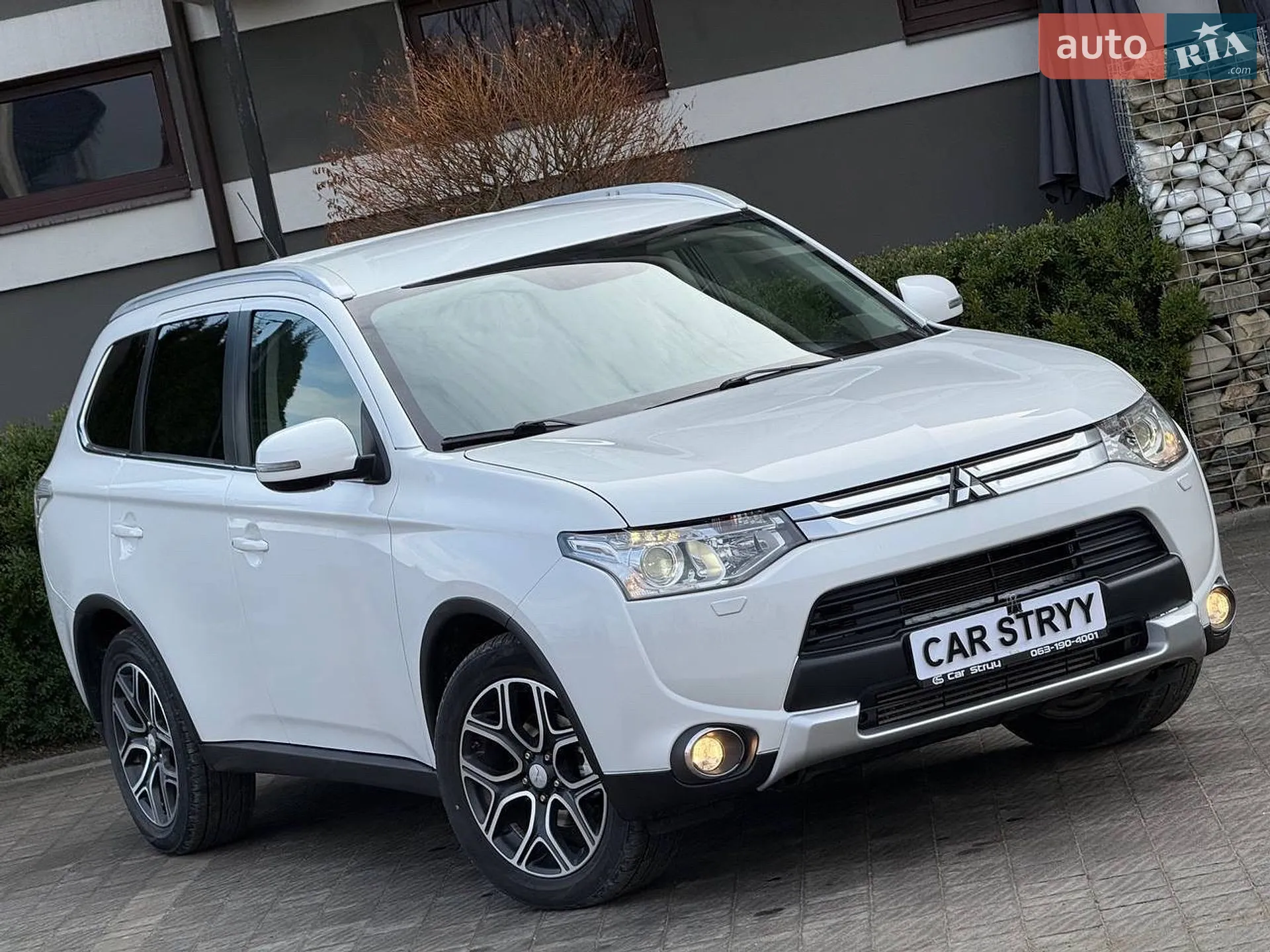 2014 Mitsubishi Outlander - мініатюра 12