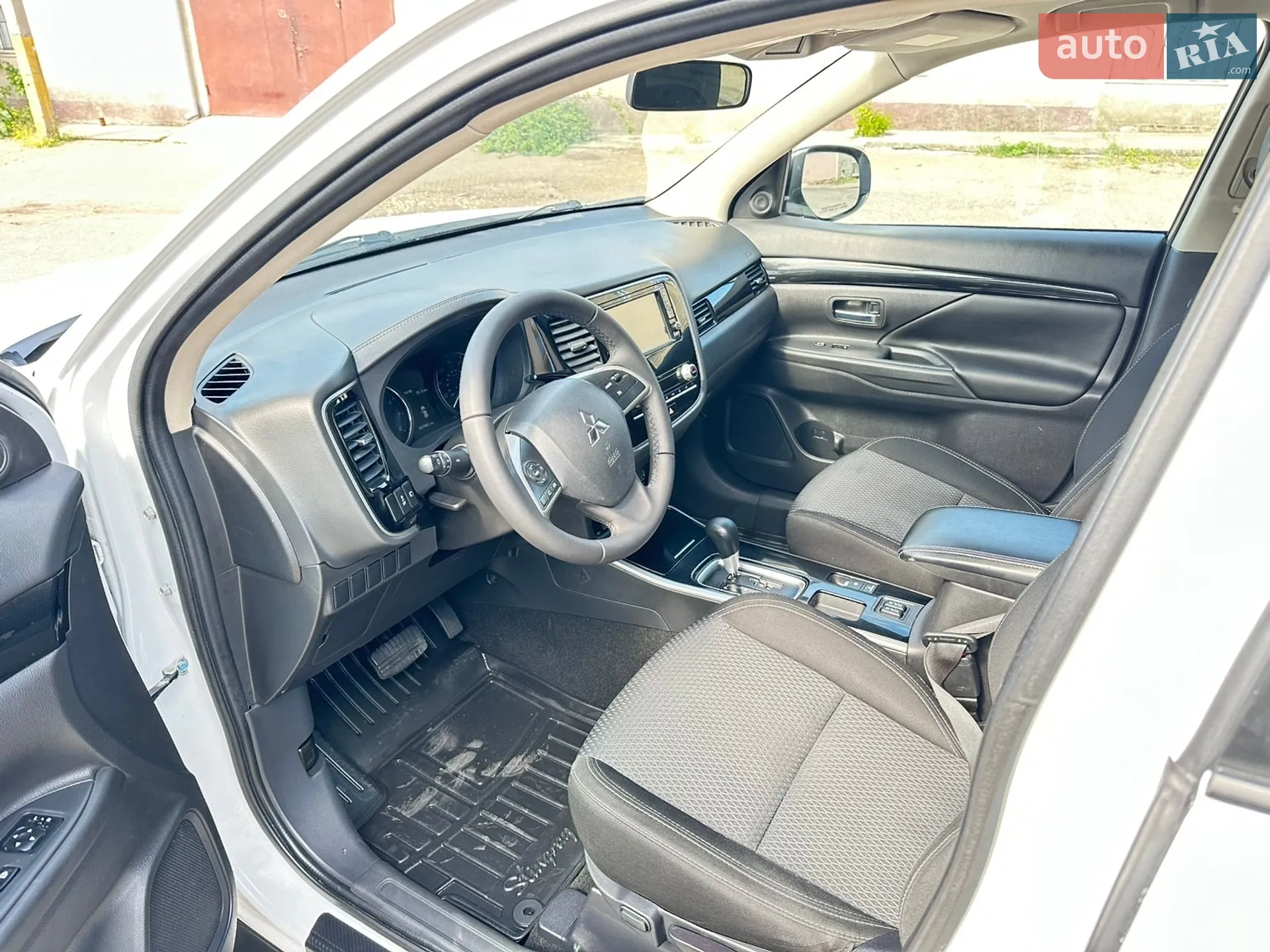 2020 Mitsubishi Outlander - мініатюра 13