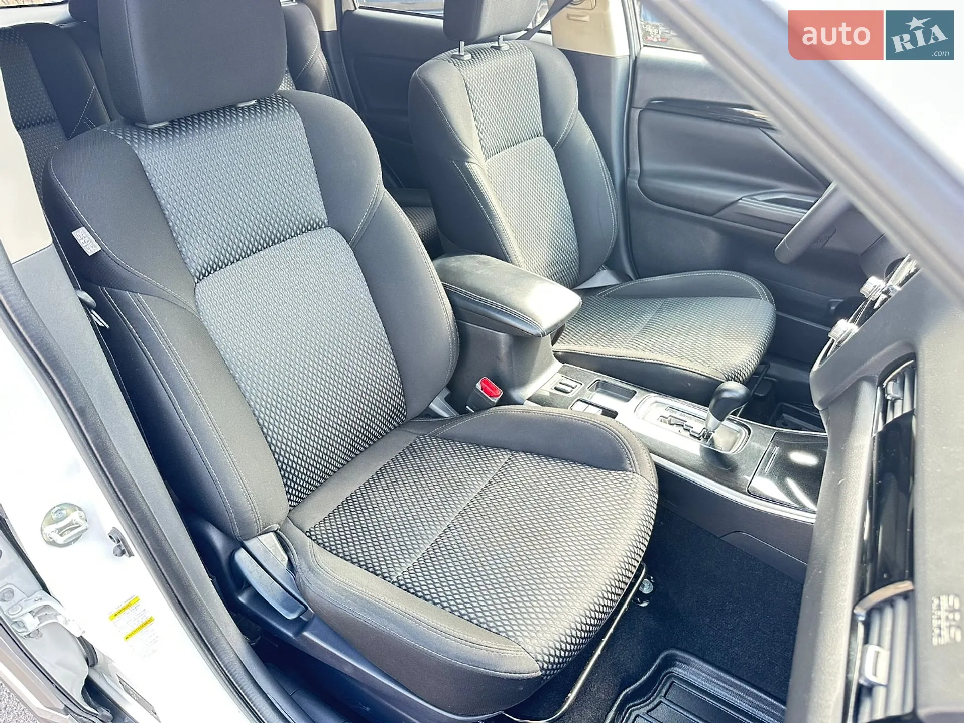 2020 Mitsubishi Outlander - мініатюра 21