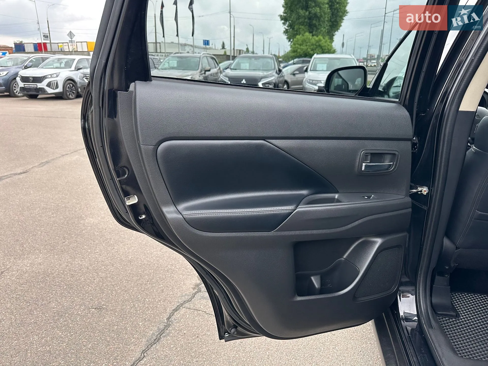 2021 Mitsubishi Outlander - мініатюра 34