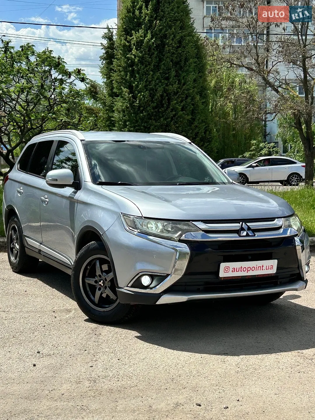 2017 Mitsubishi Outlander - фото 1