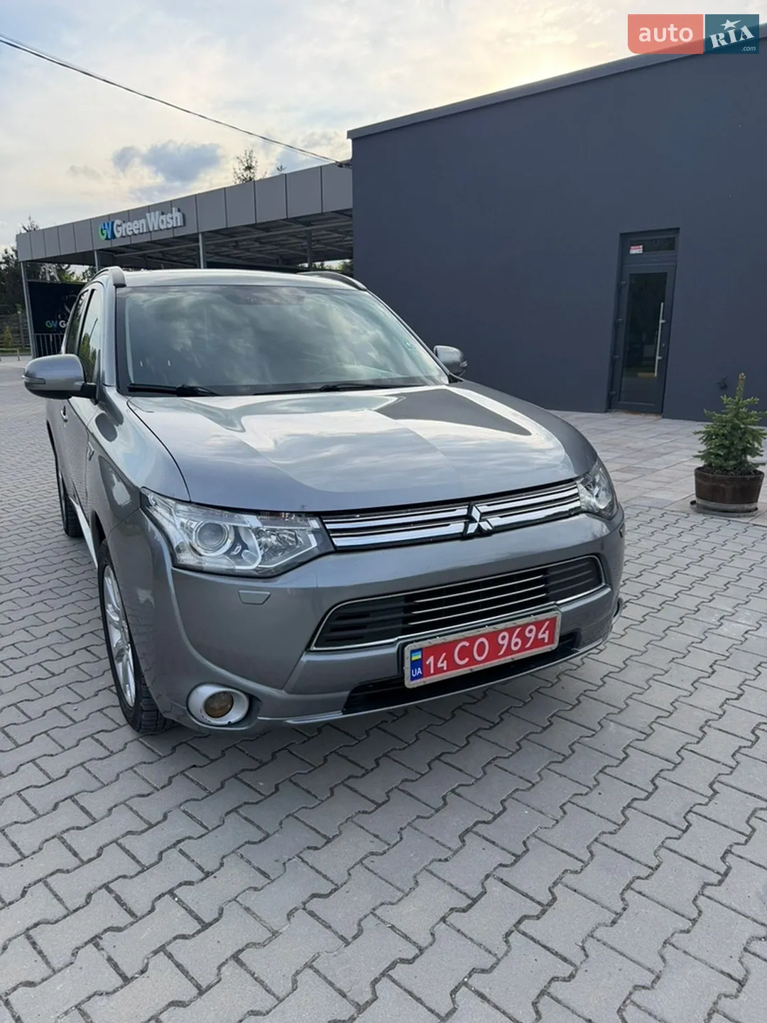 2013 Mitsubishi Outlander - фото 1